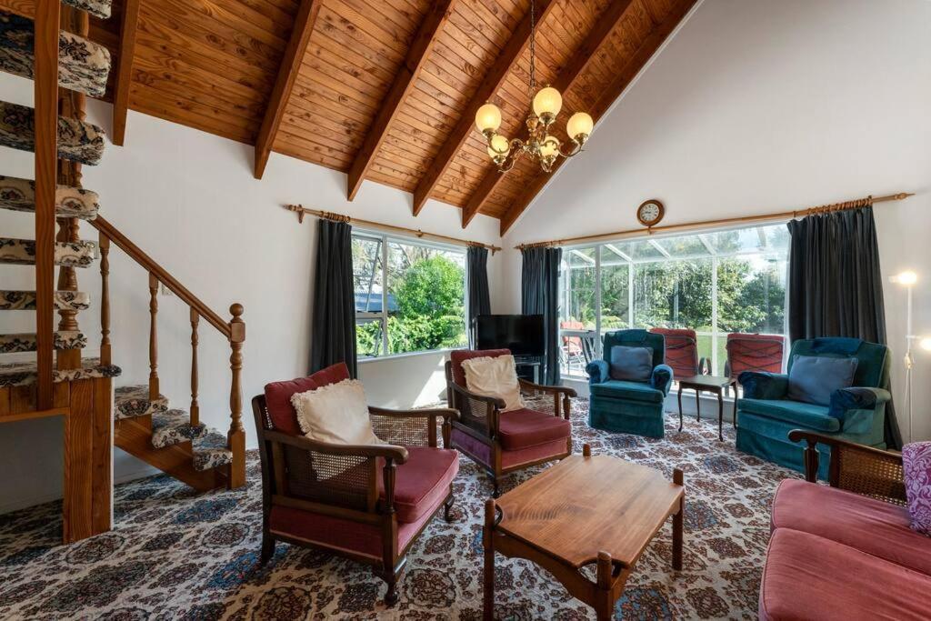 Charming Hideaway Villa Taupo Exterior photo